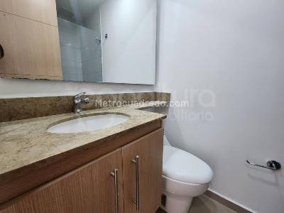 Apartamento de 3 alcobas en arriendo en Loma Del Indio, Medellín, 75 m² · foto 6 de 11