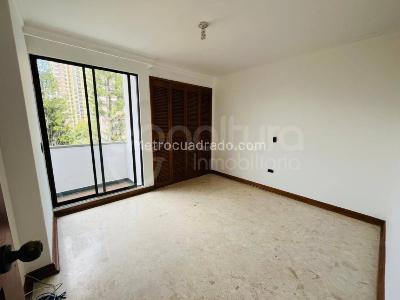 Apartamento de 3 alcobas en arriendo en Castropol, Medellín, 130 m² · foto 11 de 15
