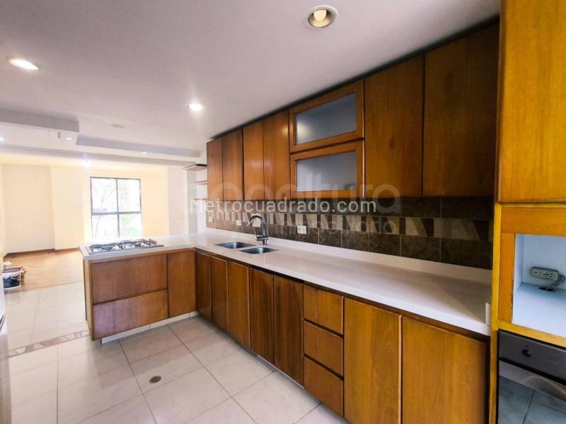 Apartamento en Arriendo de 3 Alcobas en Los Parra, El Poblado