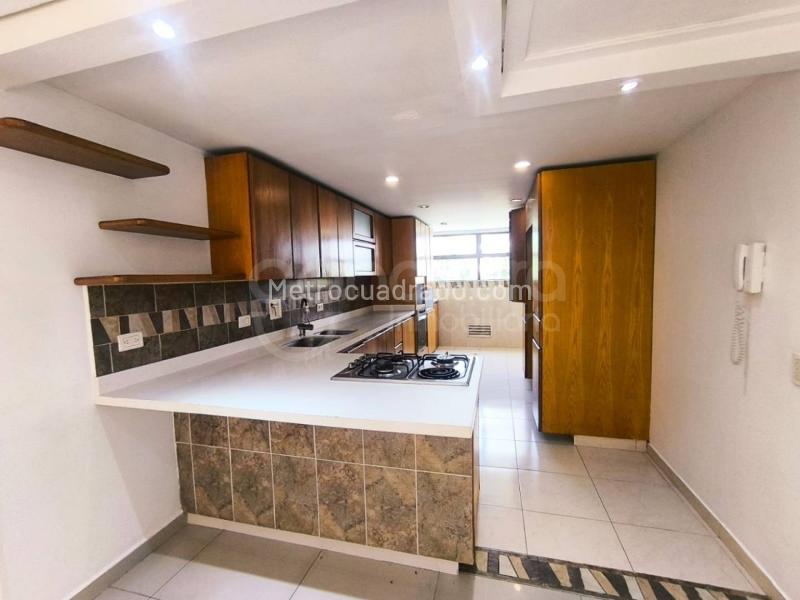 Apartamento en Arriendo de 3 Alcobas en Los Parra, El Poblado - 2