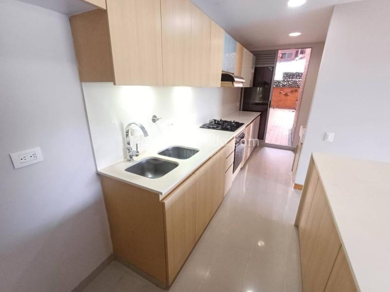 Apartamento en Arriendo, Loma De Los Benedictinos, Envigado - 2