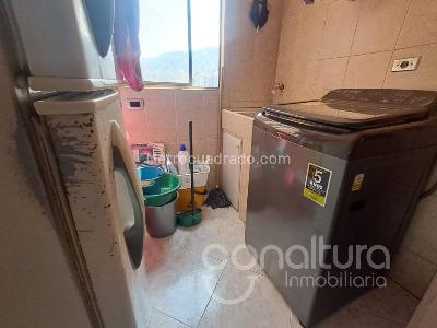 Apartamento en venta en Loma De Los Bernal, Medellín · foto 9 de 11