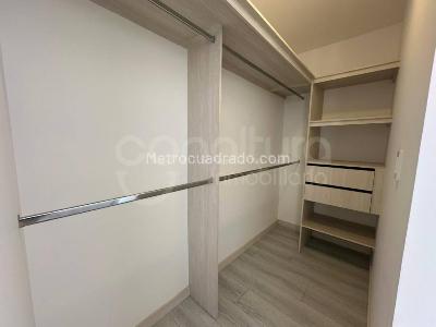 Apartamento en venta en Los Colores, Medellín · foto 10 de 18
