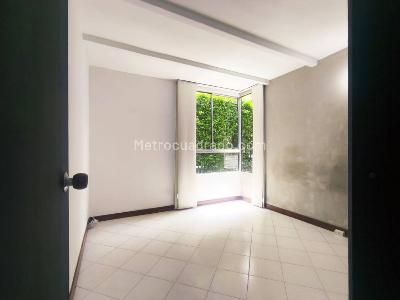 Apartamento de 4 alcobas en arriendo en El Poblado, Medellín, 95 m² · foto 15 de 20