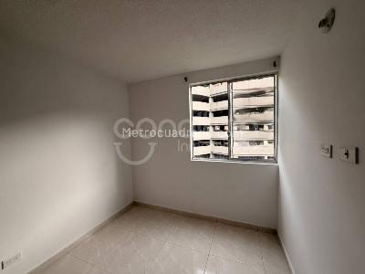 Apartamento de 3 alcobas en venta en Los Gomez, Itagüí, 55 m² · foto 10 de 13