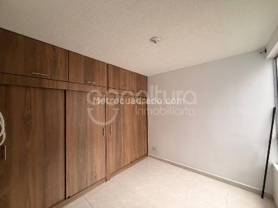 Apartamento de 3 alcobas en venta en Los Gomez, Itagüí, 55 m² · foto 5 de 13
