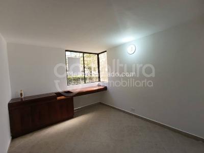 Apartamento de 4 alcobas en arriendo en Carlos E Restrepo, Medellín, 120 m² · foto 4 de 11