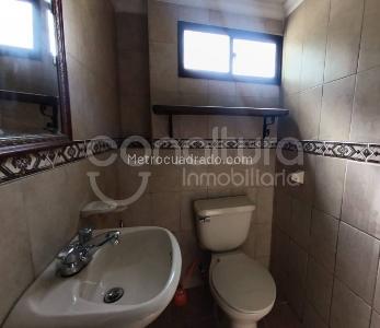 Apartamento de 4 alcobas en arriendo en Carlos E Restrepo, Medellín, 120 m² · foto 9 de 11
