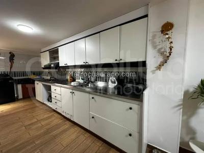 Apartamento en venta en Loma Del Barro, Envigado · foto 3 de 13