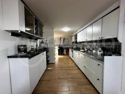 Apartamento en venta en Loma Del Barro, Envigado · foto 4 de 13