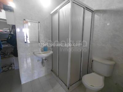 Apartaestudio en venta en San Javier, Medellín, 32 m² · foto 9 de 13
