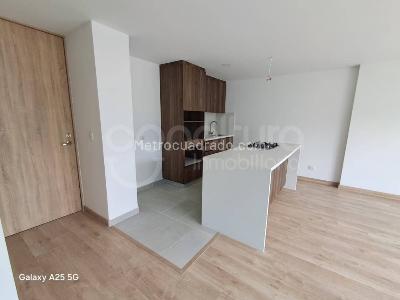 Apartamento de 2 alcobas en venta en San Jose, Sabaneta, 87 m² · foto 2 de 19