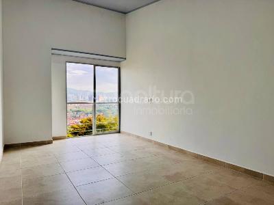 Apartamento de 3 alcobas en venta en La Colina, Medellín, 62 m² · foto 4 de 19