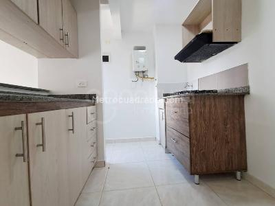 Apartamento de 3 alcobas en venta en La Navarra, Bello, 58 m² · foto 2 de 20