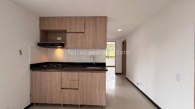 Apartamento de 3 alcobas en venta en Castropol, Medellín, 78 m² · foto 3 de 20