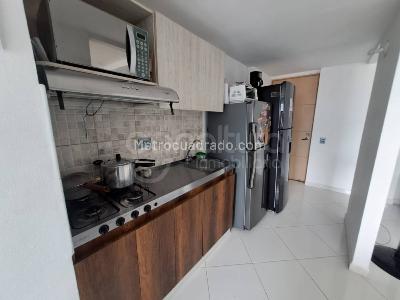 Apartamento de 3 alcobas en venta en Madera, Bello, 61 m² · foto 2 de 15
