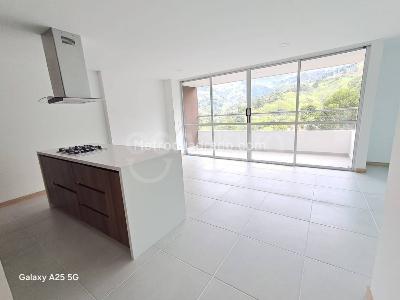 Apartamento de 2 alcobas en venta en San Jose, Sabaneta, 87 m² · foto 5 de 14