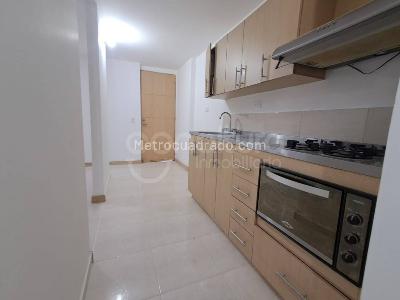 Apartamento de 3 alcobas en venta en Madera, Bello, 80 m² · foto 2 de 20