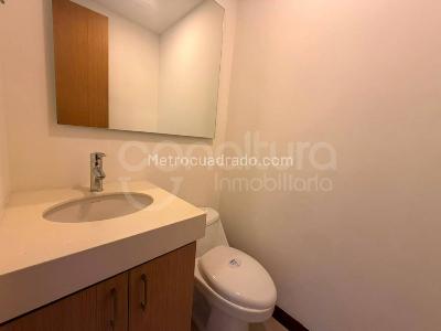 Apartamento de 2 alcobas en arriendo en Los Balsos, Medellín, 109 m² · foto 15 de 16