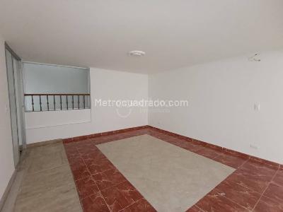 Casa de 5 alcobas en arriendo en El Velodromo, Medellín, 350 m² · foto 4 de 17