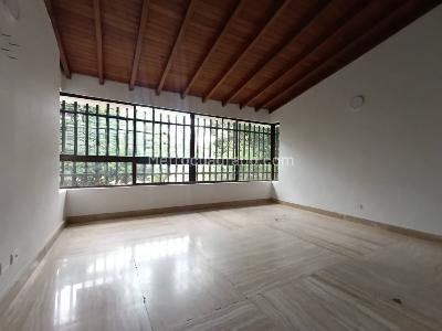 Casa de 5 alcobas en arriendo en El Velodromo, Medellín, 350 m² · foto 6 de 17