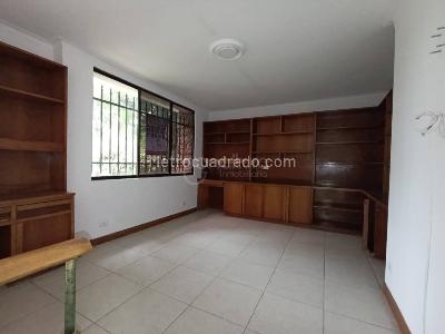 Casa de 5 alcobas en arriendo en El Velodromo, Medellín, 350 m² · foto 9 de 17