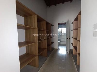 Casa de 5 alcobas en arriendo en El Velodromo, Medellín, 350 m² · foto 10 de 17