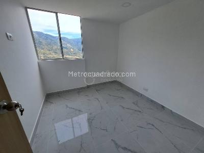 Apartamento de 2 alcobas en venta en Santa Ana, Bello, 63 m² · foto 9 de 12