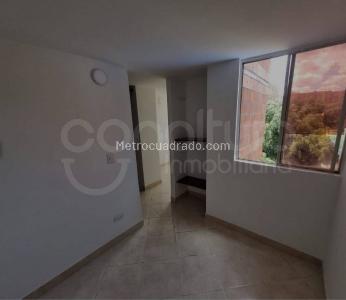 Apartamento de 4 alcobas en venta en Terranova, Bello, 58 m² · foto 13 de 19