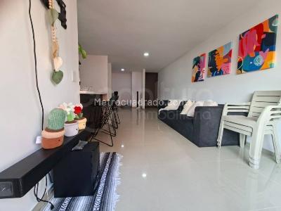 Apartamento de 2 alcobas en venta en Parque, Sabaneta, 72 m² · foto 4 de 14