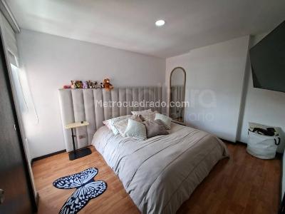 Apartamento de 2 alcobas en venta en Parque, Sabaneta, 72 m² · foto 9 de 14