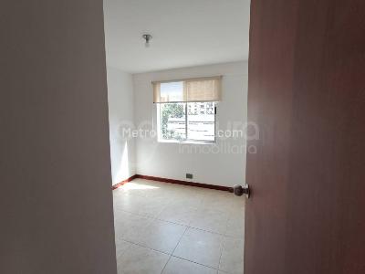 Apartamento de 3 alcobas en venta en Loma De Los Bernal, Medellín, 69 m² · foto 10 de 14