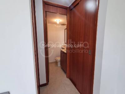 Apartamento de 3 alcobas en venta en Loma De Los Bernal, Medellín, 69 m² · foto 11 de 14