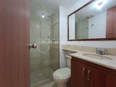 Apartamento de 3 alcobas en venta en Loma De Los Bernal, Medellín, 69 m² · foto 12 de 14