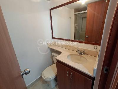 Apartamento de 3 alcobas en venta en Loma De Los Bernal, Medellín, 69 m² · foto 13 de 14