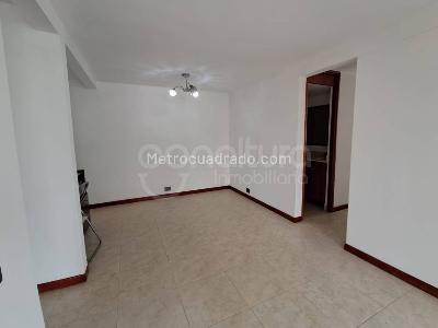 Apartamento de 3 alcobas en venta en Loma De Los Bernal, Medellín, 69 m² · foto 3 de 14