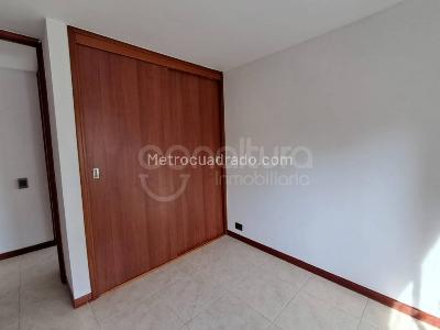 Apartamento de 3 alcobas en venta en Loma De Los Bernal, Medellín, 69 m² · foto 6 de 14