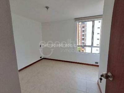 Apartamento de 3 alcobas en venta en Loma De Los Bernal, Medellín, 69 m² · foto 8 de 14