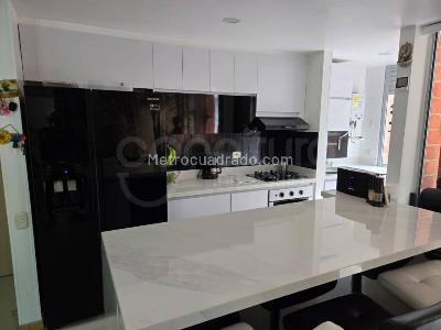 Apartamento en venta en Loma Del Indio, Medellín · foto 2 de 17
