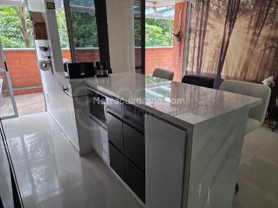 Apartamento en venta en Loma Del Indio, Medellín · foto 3 de 17