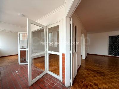 Apartamento en venta en La Candelaria, Medellín · foto 8 de 17