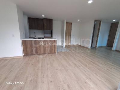 Apartamento de 2 alcobas en venta en San Jose, Sabaneta, 76 m² · foto 3 de 15