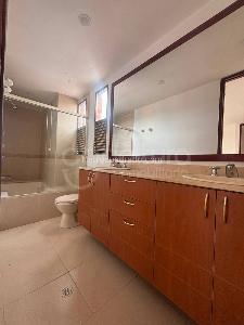 Apartamento de 3 alcobas en arriendo en Loma De Los Parra, Medellín, 153 m² · foto 13 de 19