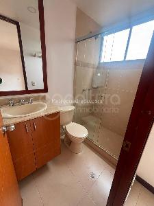 Apartamento de 3 alcobas en arriendo en Loma De Los Parra, Medellín, 153 m² · foto 16 de 19