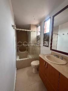Apartamento de 3 alcobas en arriendo en Loma De Los Parra, Medellín, 153 m² · foto 17 de 19