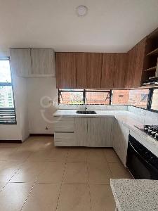 Apartamento de 3 alcobas en arriendo en Loma De Los Parra, Medellín, 153 m² · foto 3 de 19