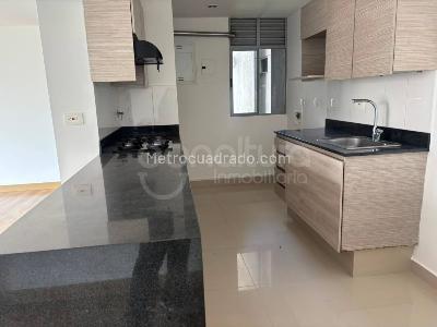 Apartamento de 3 alcobas en arriendo en Santa Fe, Medellín, 94 m² · foto 2 de 8