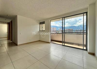 Apartamento de 3 alcobas en venta en Amazonia, Bello, 72 m² · foto 3 de 17