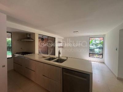 Apartamento en arriendo en El Tesoro, Medellín · foto 3 de 17