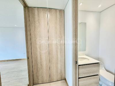 Apartaestudio en arriendo en El Poblado, Medellín, 67 m² · foto 8 de 19